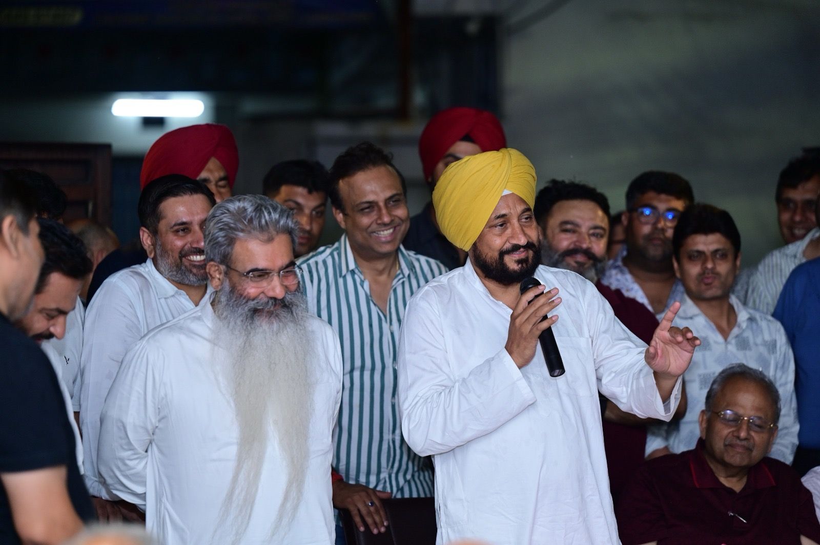 ਸਾਬਕਾ ਮੁੱਖ ਮੰਤਰੀ ਚੰਨੀ ਦੀ ਅਗਵਾਈ ਹੇਠ ਸਾਬਕਾ ਤੇ ਮੌਜੂਦਾ ਮੈਂਬਰ ਪਾਰਲੀਮੈਂਟ, ਮੌਜੂਦਾ ਅਤੇ ਸਾਬਕਾ ਵਿਧਾਇਕ ਆਮ ਵਰਕਰਾਂ ਵਾਂਗ ਕਰ ਰਹੇ ਨੇ ਕਾਂਗਰਸ ਦੇ ਹੱਕ ’ਚ ਪ੍ਰਚਾਰ : ਆਸ਼ੂ